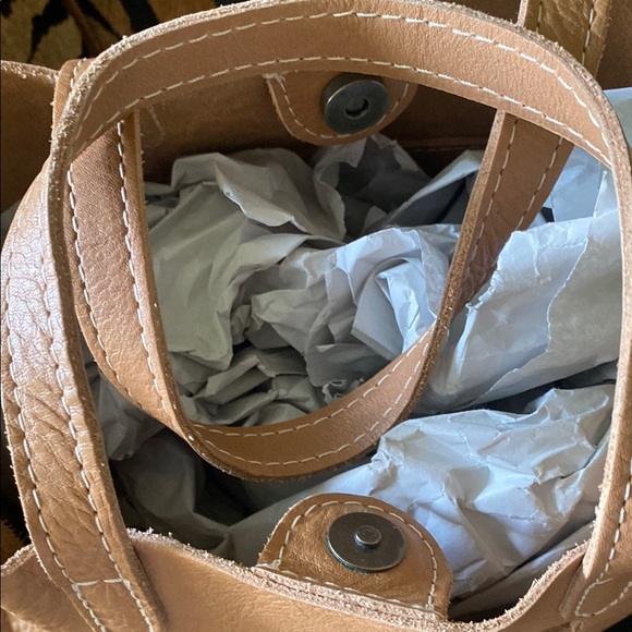 Portland Leather Lola Crossbody Tote Bag - Picture 7 of 11